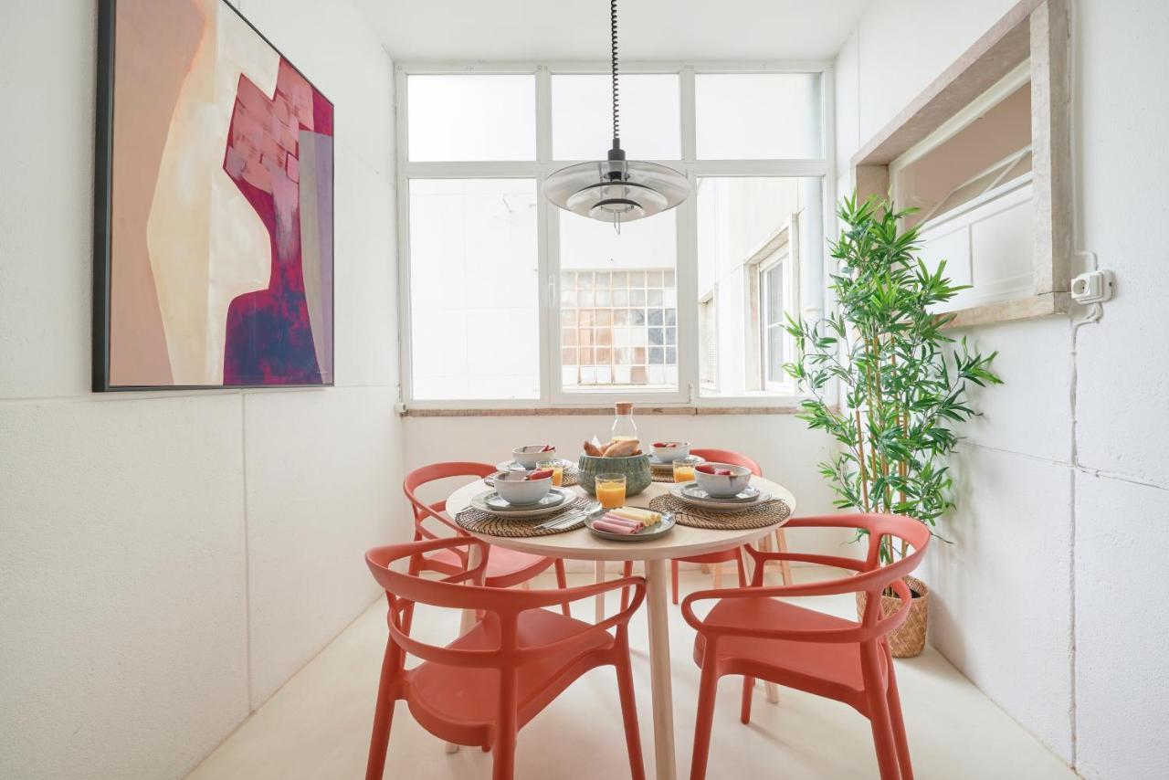Light-Filled & Renovated Apartment, By Timecooler Lissabon Buitenkant foto