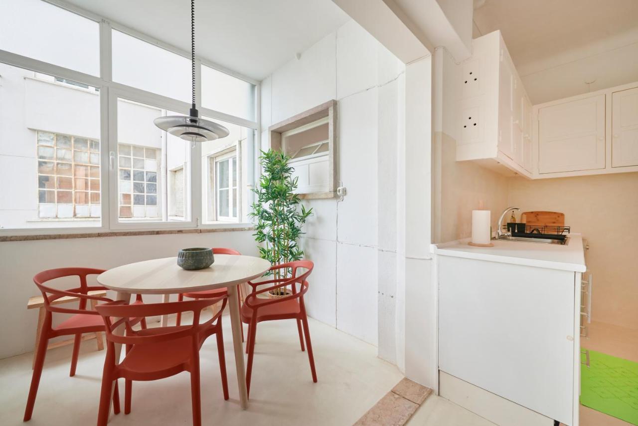Light-Filled & Renovated Apartment, By Timecooler Lissabon Buitenkant foto